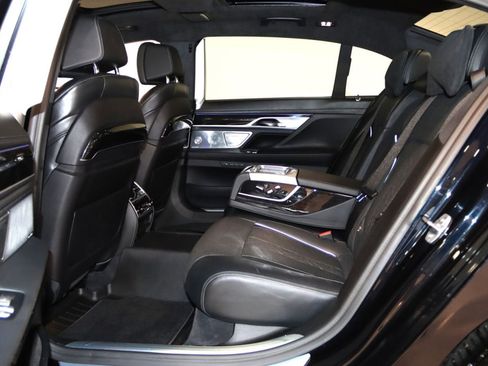 Used 2019 BMW 750i RWD image 57