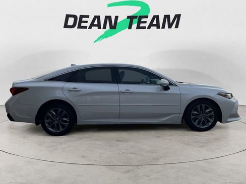 Used 2019 Toyota Avalon XLE FWD image 8