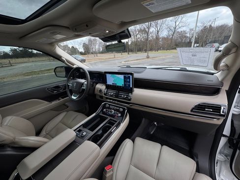 Used 2024 Lincoln Navigator L Reserve image 21