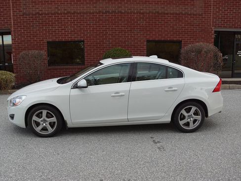 Used 2012 Volvo S60 T5 image 3