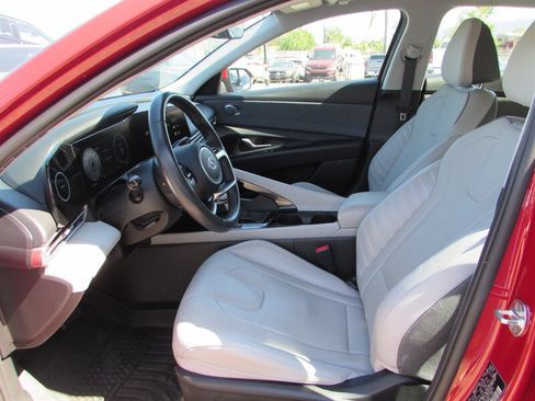 Used 2023 Hyundai Elantra Limited FWD image 11
