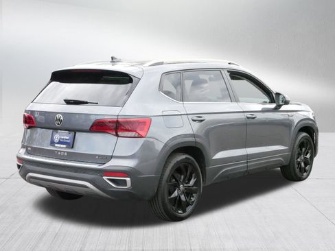 Certified 2022 Volkswagen Taos SE image 7
