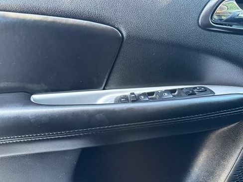 Used 2019 Dodge Journey SE w/ Blacktop Package FWD image 11