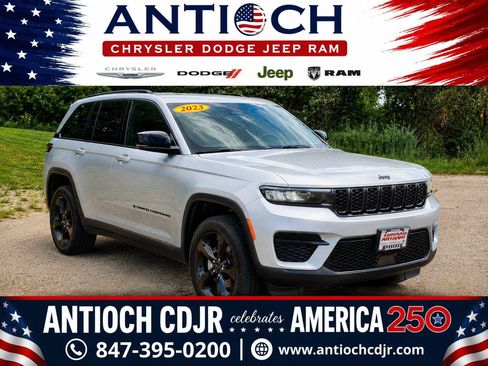 Used 2023 Jeep Grand Cherokee Altitude AWD/4WD image 1