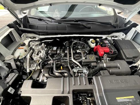 Used 2025 Nissan Kicks SR w/ SR Premium Package FWD image 16