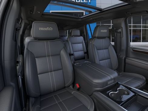 New 2026 Chevrolet Suburban High Country AWD/4WD image 17