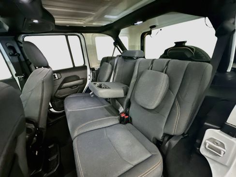 Used 2025 Jeep Wrangler Unlimited Sahara w/ Safety Group AWD/4WD image 28
