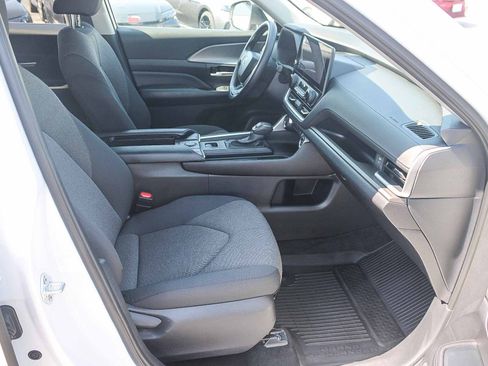 Certified 2025 Toyota Grand Highlander FWD image 17