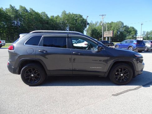 Used 2016 Jeep Cherokee 4WD Latitude w/ Comfort & Convenience Group image 48