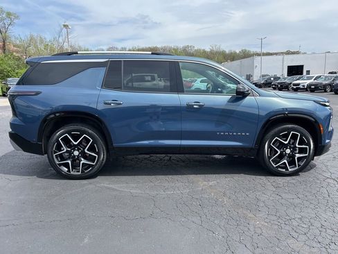 Used 2025 Chevrolet Traverse High Country FWD image 4