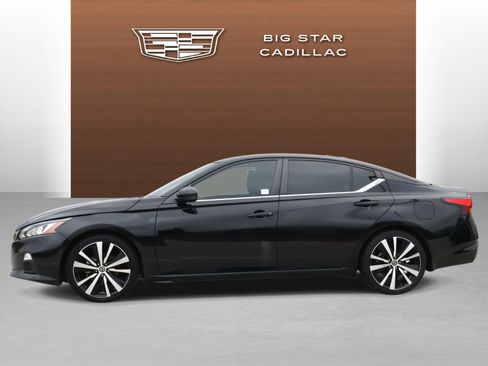 Used 2022 Nissan Altima 2.0 SR image 2