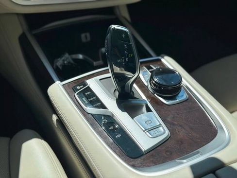 Used 2017 BMW 750i RWD image 44