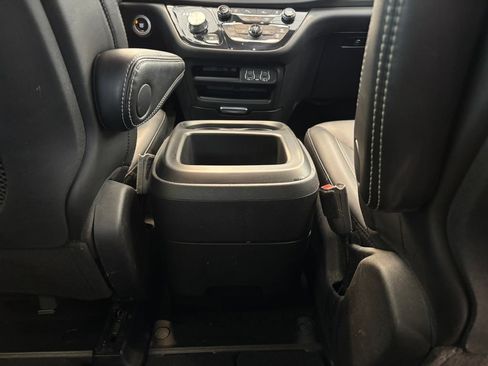 Used 2025 Chrysler Pacifica Select FWD image 25