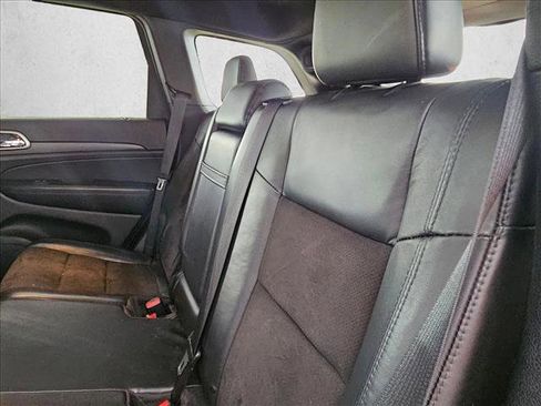 Used 2018 Jeep Grand Cherokee Altitude RWD image 19