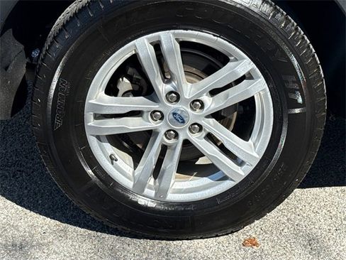 Certified 2023 Ford Explorer XLT w/ Equipment Group 202A image 9