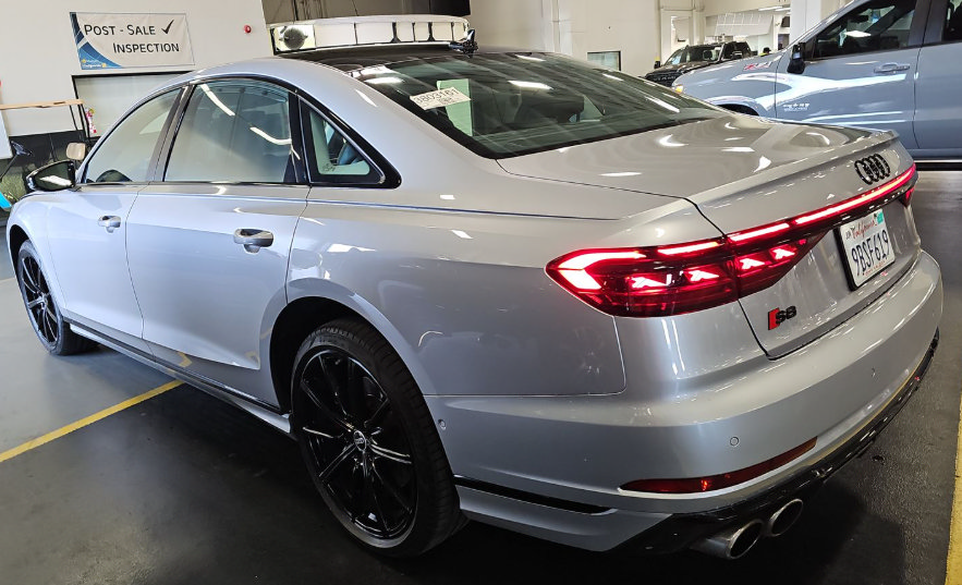 Used 2022 Audi S8 AWD/4WD image 4
