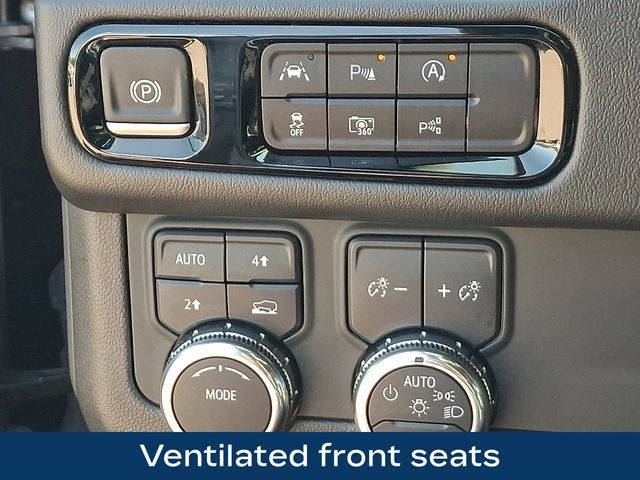 Used 2025 GMC Yukon Denali AWD/4WD image 9