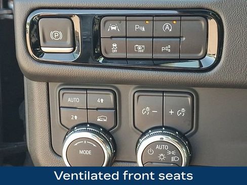 Used 2025 GMC Yukon Denali AWD/4WD image 9