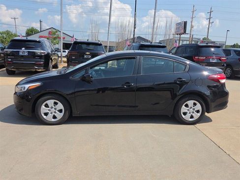 Used 2017 Kia Forte LX FWD image 4