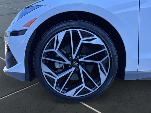 Used 2025 Hyundai Ioniq 6 SEL image 14