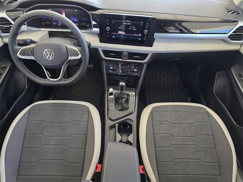 New 2025 Volkswagen Taos SE image 18