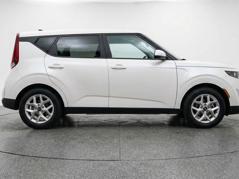 Used 2025 Kia Soul LX w/ LX Technology Package image 11