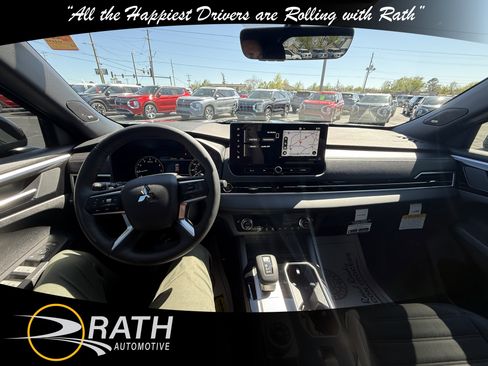 New 2026 Mitsubishi Outlander LE image 15