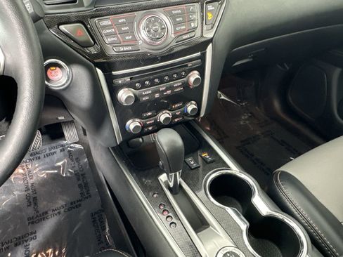 Used 2020 Nissan Pathfinder SL image 18