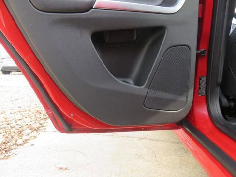 Used 2015 Volvo XC60 T6 R-Design image 32