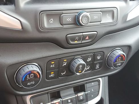 Certified 2023 GMC Terrain SLE w/ Driver Convenience Package FWD image 27