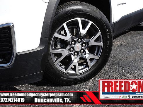 Used 2023 GMC Acadia SLT FWD image 9