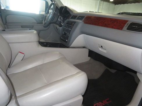 Used 2013 GMC Sierra 2500 SLT w/ SLT Convenience Package image 38