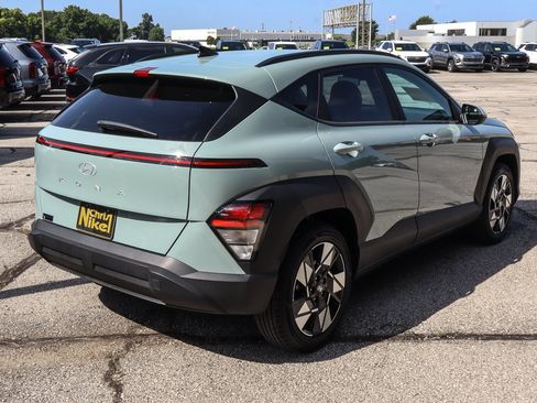 Used 2025 Hyundai Kona SEL FWD image 4