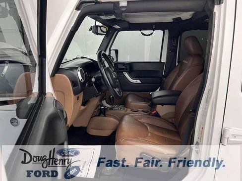 Used 2014 Jeep Wrangler Unlimited Sahara w/ Dual Top Group image 27