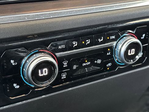 Used 2024 GMC Sierra 1500 SLT image 26