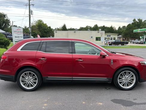 Used 2019 Lincoln MKT AWD image 8