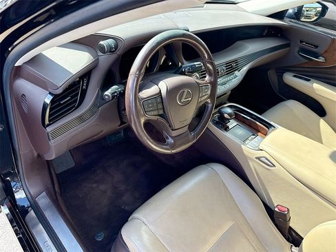 Used 2019 Lexus LS 500 w/ Accessory Package (Z2) image 10