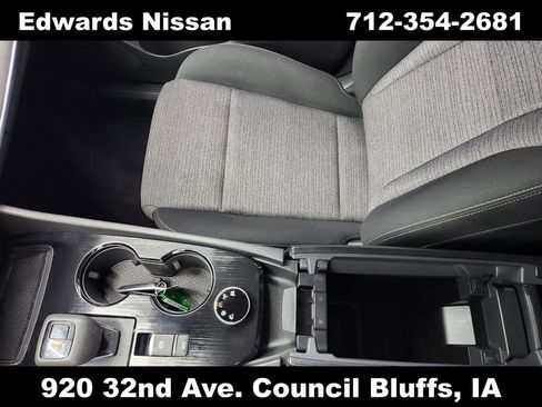 Used 2023 Nissan Rogue SV image 34