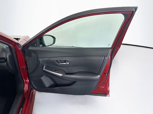 Used 2023 Nissan Sentra SR w/ Electronics Package FWD image 31
