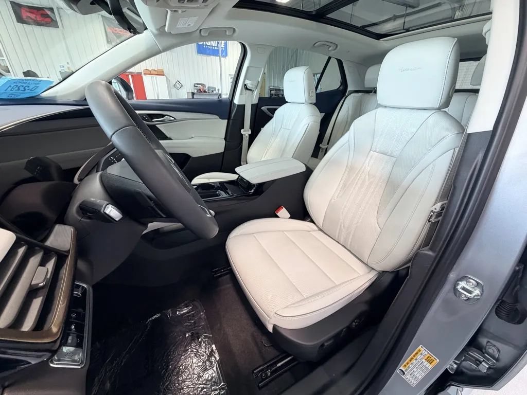 Used 2025 Buick Envision Avenir AWD/4WD image 10
