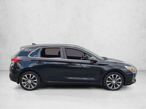 Used 2018 Hyundai Elantra GT FWD image 4