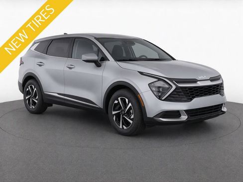 Used 2023 Kia Sportage LX AWD/4WD image 2