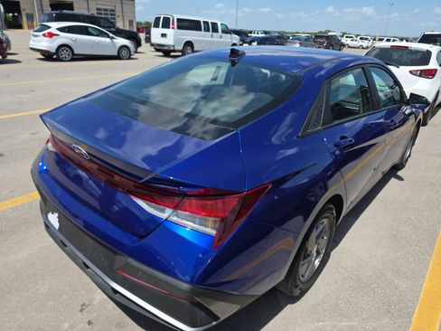 Used 2024 Hyundai Elantra SE FWD image 6