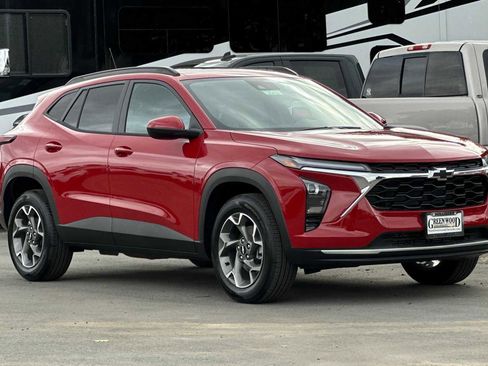 New 2026 Chevrolet Trax LT w/ Sunroof Package image 2