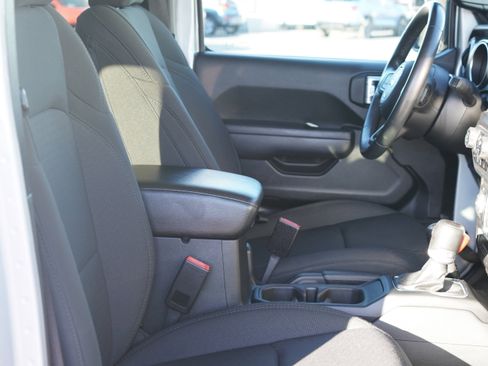 Used 2022 Jeep Gladiator Willys image 26