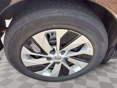 Used 2024 Nissan Altima 2.5 S FWD image 14