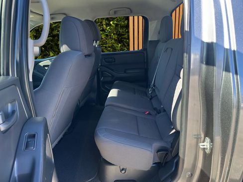 Used 2022 Nissan Frontier S image 6