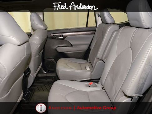 Used 2021 Toyota Highlander Limited AWD/4WD image 9