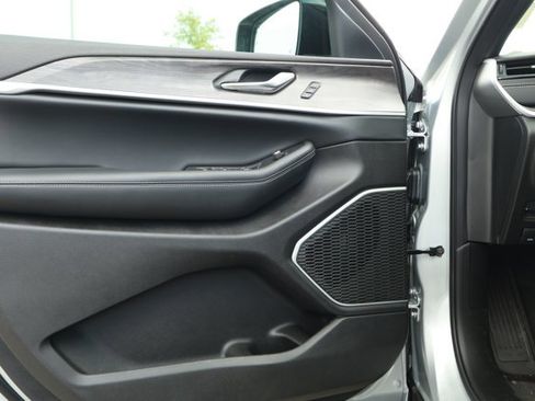 New 2026 Jeep Grand Cherokee L Limited RWD image 25