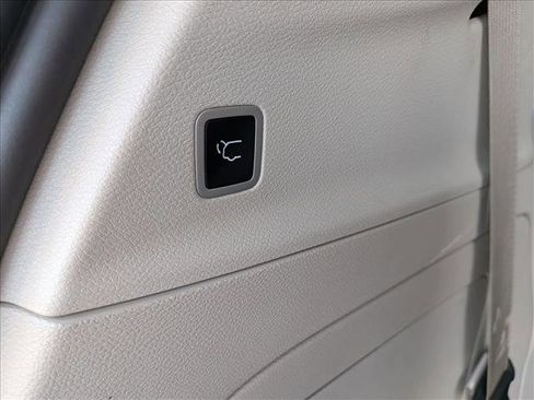 Used 2024 Chrysler Pacifica Select FWD image 7